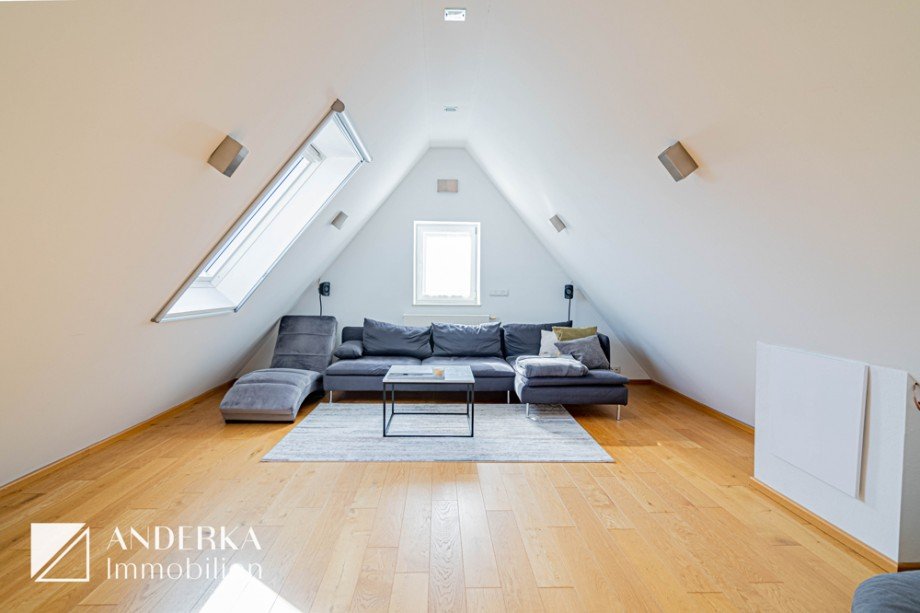 Wohnbereich im Dachspitz Maisonettewohnung Burgau