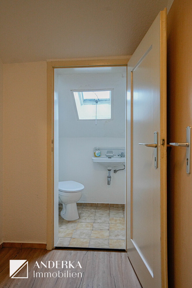 separate Toilette Dachgeschosswohnung Bibertal / B�hl