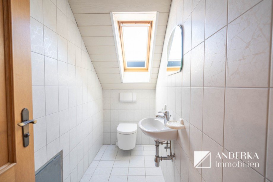 WC Dachgeschosswohnung Bibertal / Kissendorf