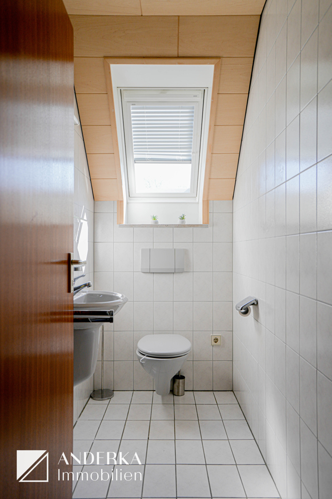 Toilette im Dachgeschoss Einfamilienhaus Ichenhausen / Rieden an der K�tz