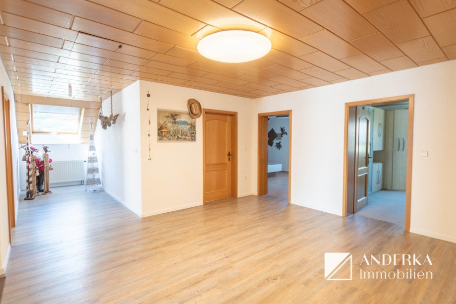 Diele Dachgeschosswohnung Bibertal / Kissendorf