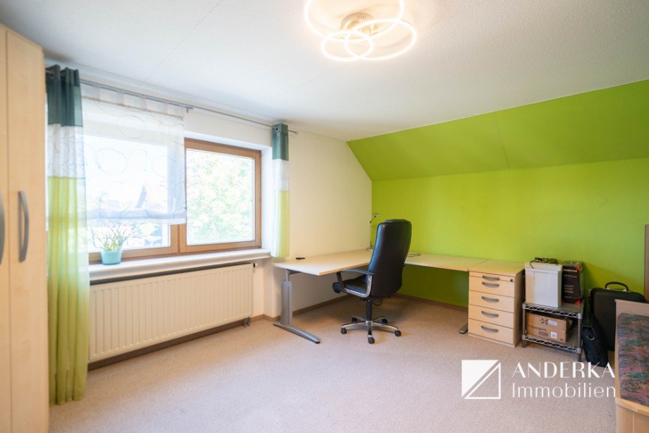 Kind Dachgeschosswohnung Bibertal / Kissendorf