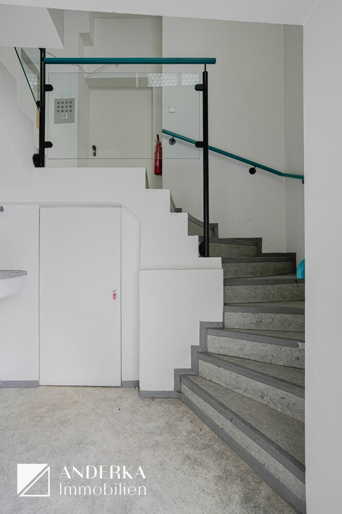 Treppenhaus ins UG Einzelhandelsladen G�nzburg