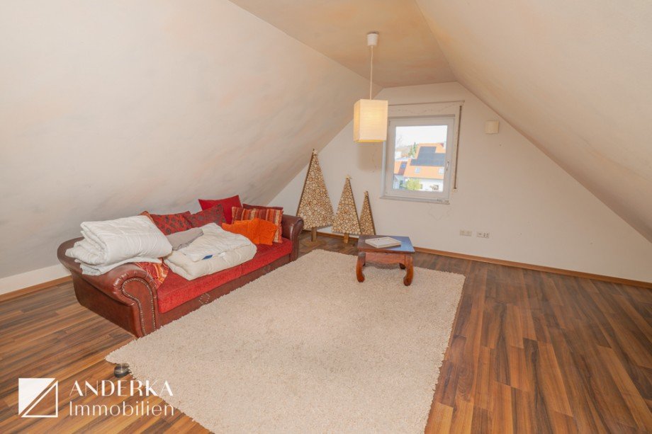 Ausgebauter Dachboden Doppelhaush�lfte G�nzburg