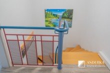 Innentreppe Repr�sentative Gewerbeeinheit in G�nzburg - flexibel nutzbar auf zwei Ebenen mit 140 m� Fl�che.