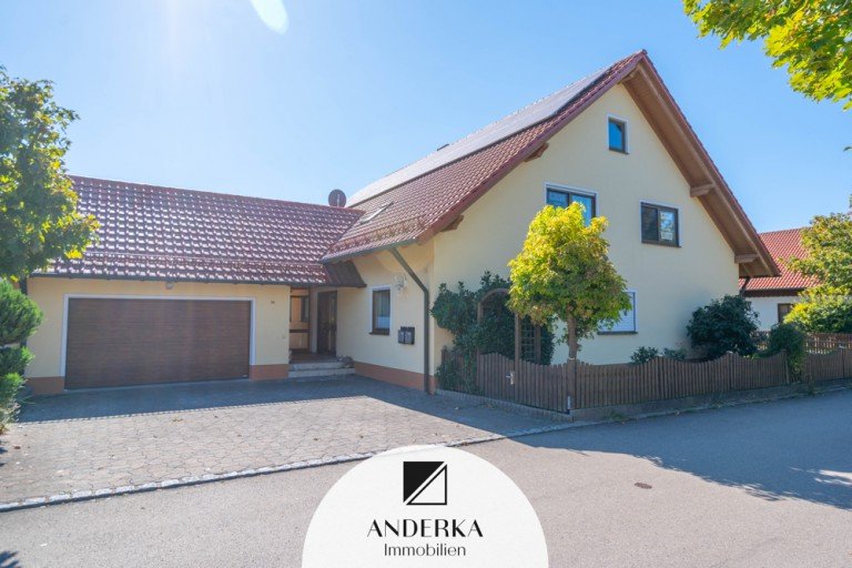  Bibertal / Kissendorf Dachgeschosswohnung Gro�z�gige 4-Zimmer-Dachgeschosswohnung mit ca. 117 m�, Balkon & eigener PV-Anlage