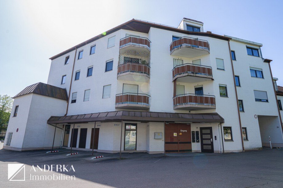 Hausansicht Eingang Anlieferung Halle / Lager / Produktion G�nzburg