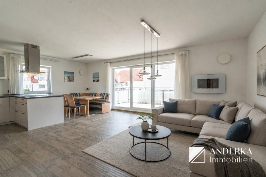 Wohnen/Essen/Kochen *KI staging Sofa Etagenwohnung Gundelfingen an der Donau