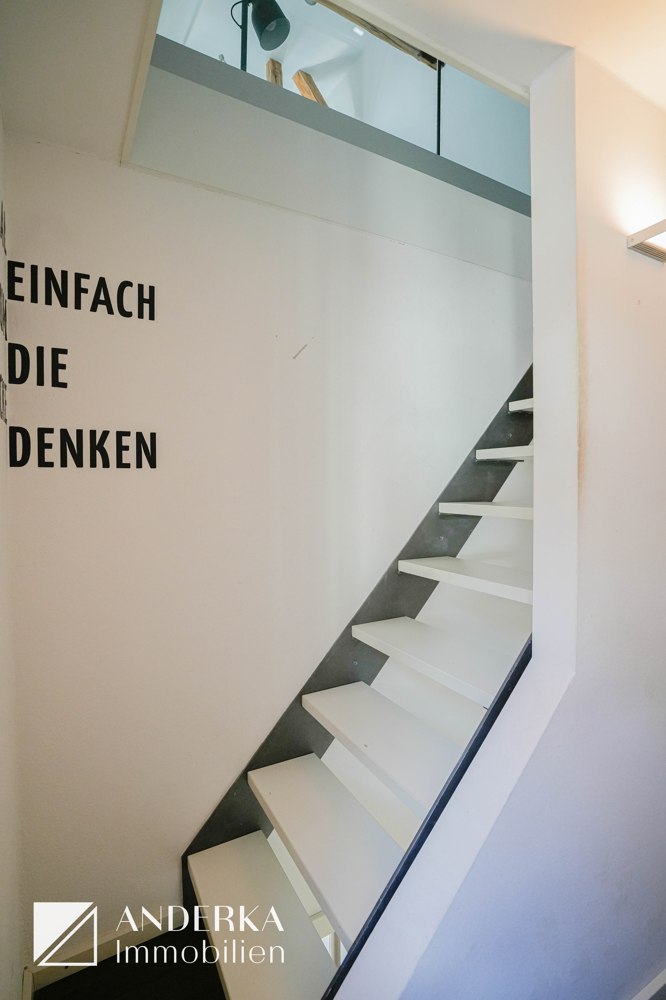 Aufgang Dachgeschoss B�rohaus G�nzburg