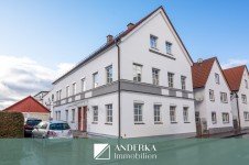 Hauptbild Großzügiges Zweifamilienhaus mit Garten und Garagen in zentraler Lage von Ichenhausen!