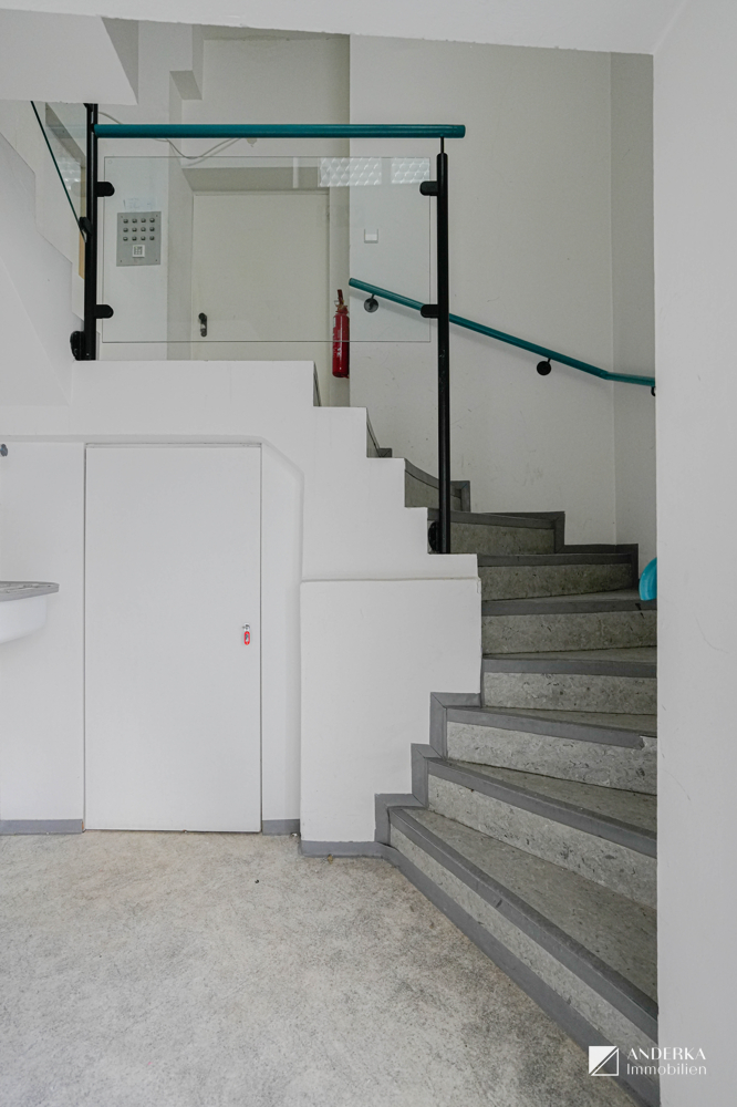 Treppenhaus ins UG Einzelhandelsladen G�nzburg