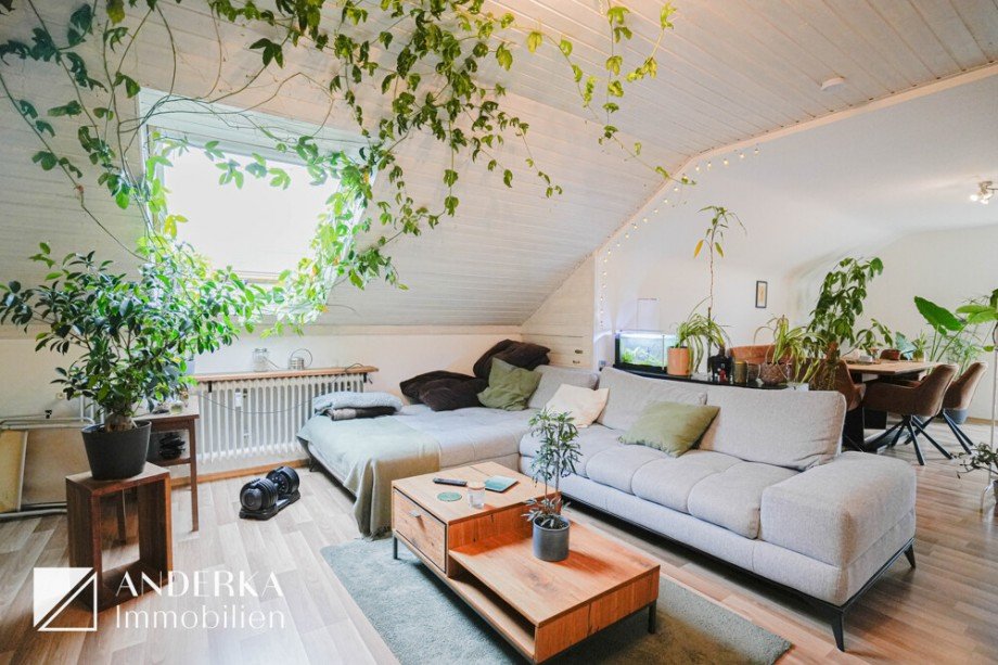 Wohnbereich Dachgeschosswohnung Bibertal / B�hl