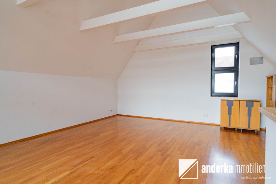 Wohnzimmer im Dachgeschoss Etagenwohnung G�nzburg