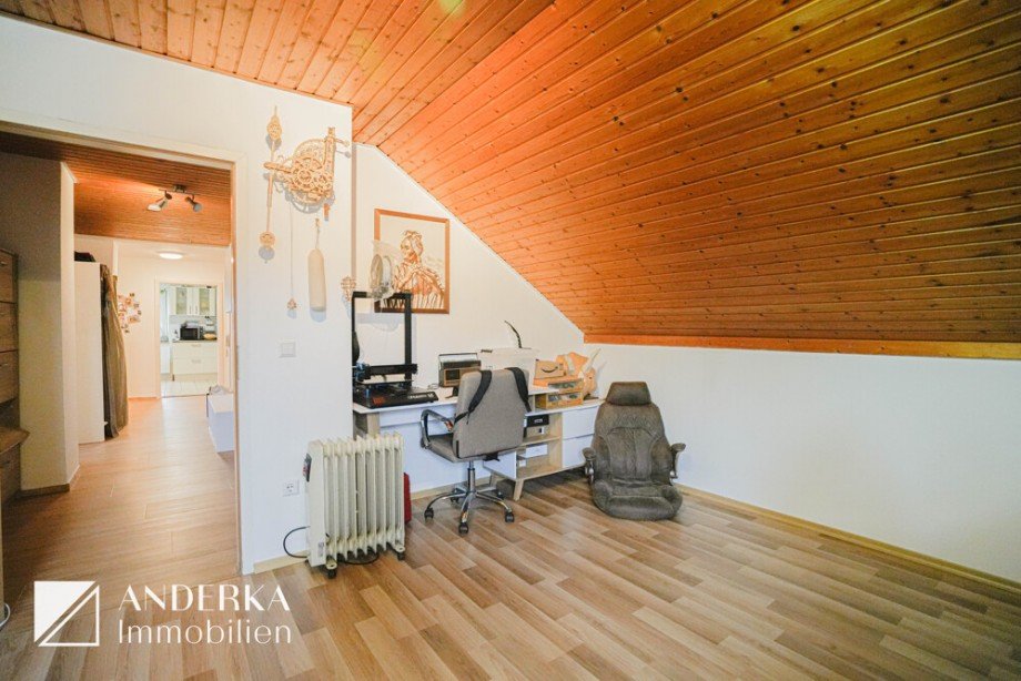 B�ro Dachgeschosswohnung Bibertal / B�hl