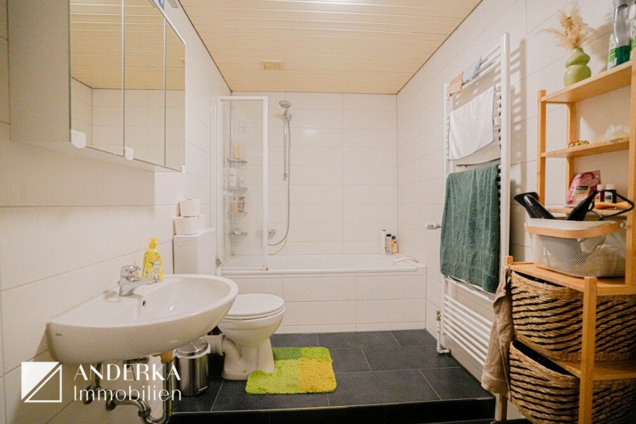 Badezimmer Dachgeschosswohnung Bibertal / B�hl