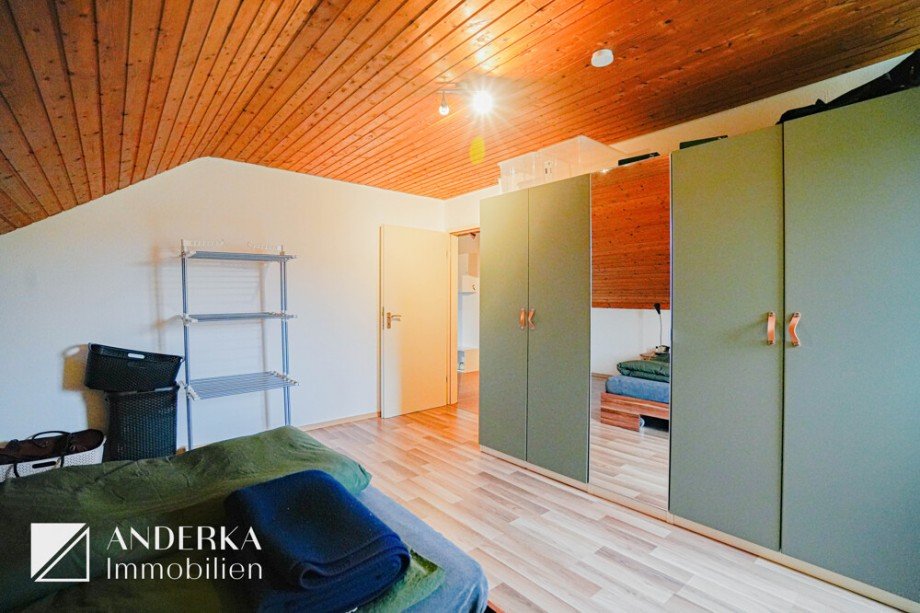 Schlafzimmer Dachgeschosswohnung Bibertal / B�hl
