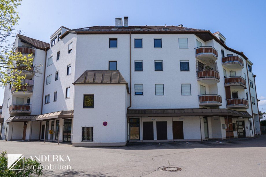 Hausansicht Eingang Empfangshalle Halle / Lager / Produktion G�nzburg