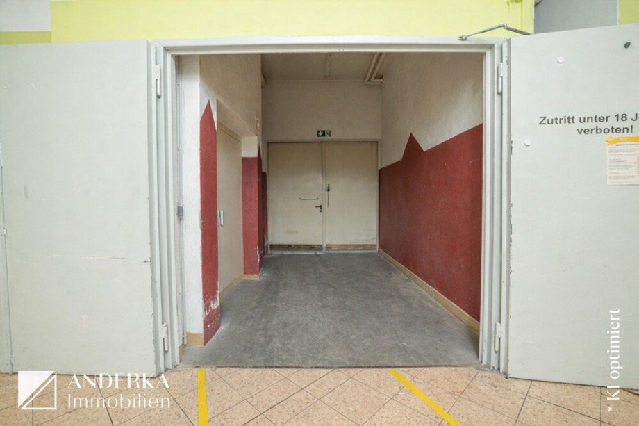 Aufzug mit Ladefl�che Halle / Lager / Produktion G�nzburg