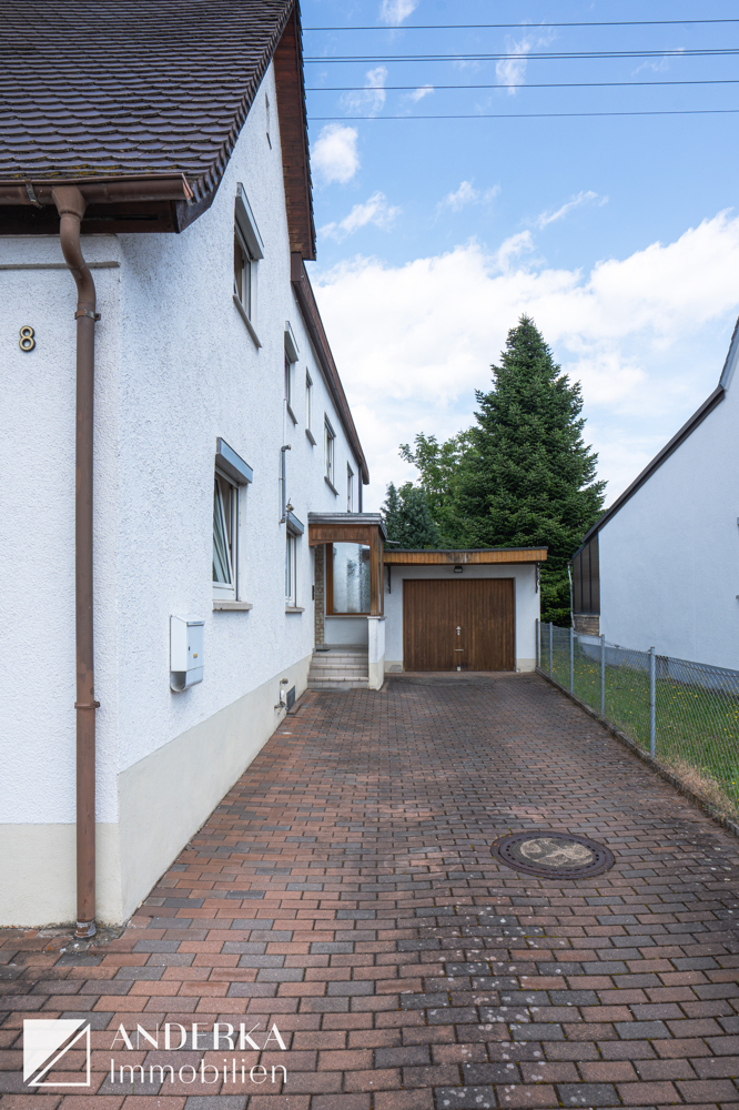 Einfahrt / Garage Doppelhaush�lfte G�nzburg