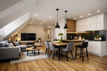 Beispielvisualisierung Wohnen/Essen/Kochen Helle Dachgeschosswohnung mit fantastischem Schlossblick!