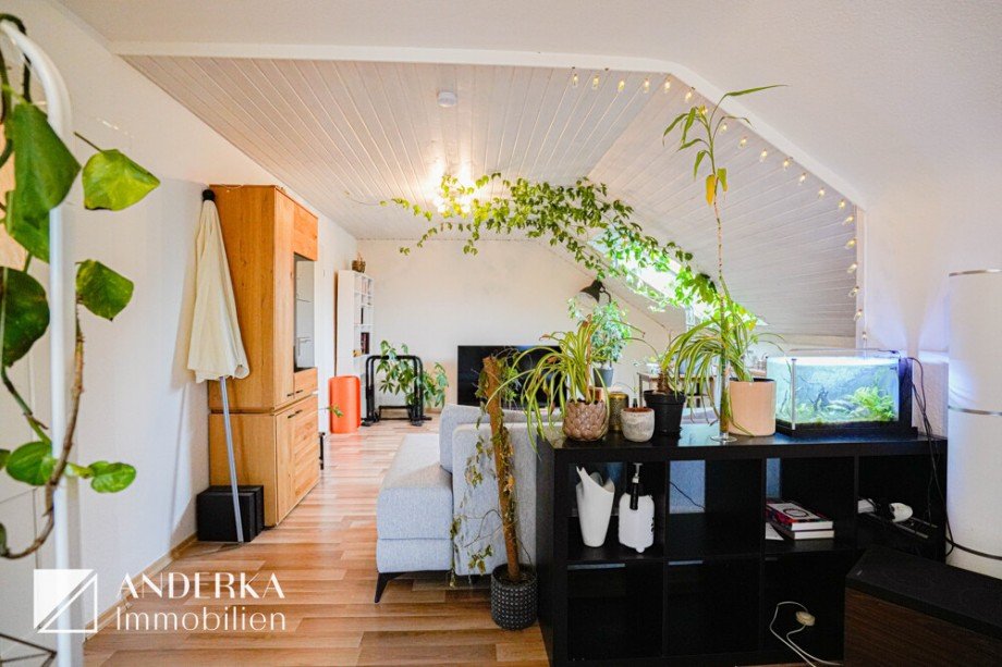 Wohn- und Esszimmer Dachgeschosswohnung Bibertal / B�hl