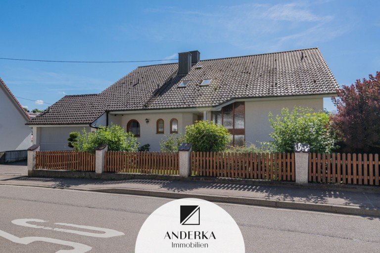 Hausansicht G�nzburg / Reisensburg Zweifamilienhaus Gro�z�giges Zweifamilienhaus auf Traumgrundst�ck - viel Platz f�r Generationen in Reisensburg.