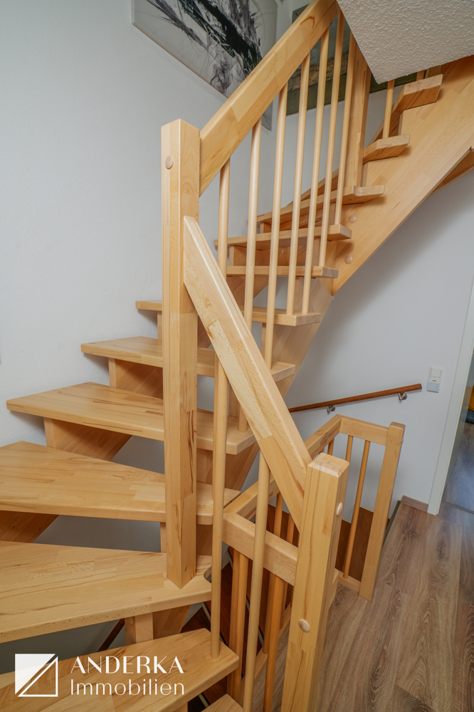 Massive Holztreppe Reihenendhaus Leipheim