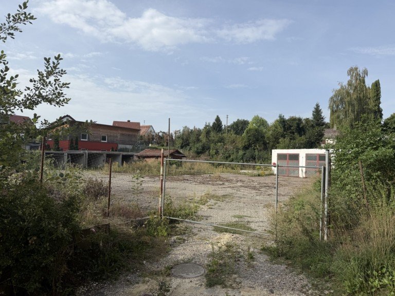  K�tz Gewerbegrundst�ck eingez�untes Freigel�nde / Lagerplatz inkl. Halle direkt an der B16