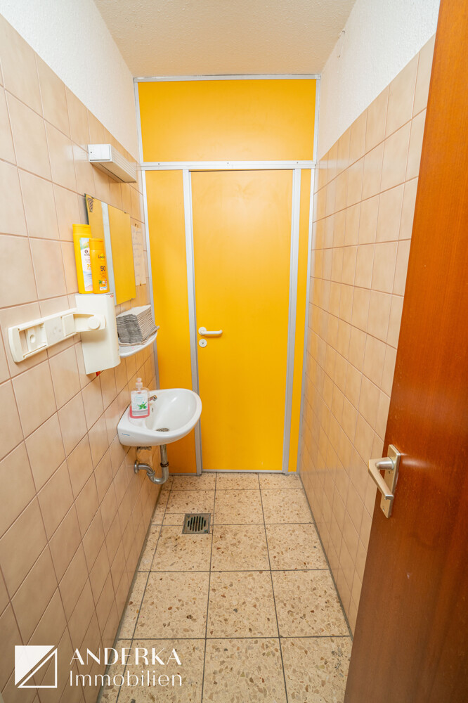 Herren Toiletten Halle / Lager / Produktion G�nzburg