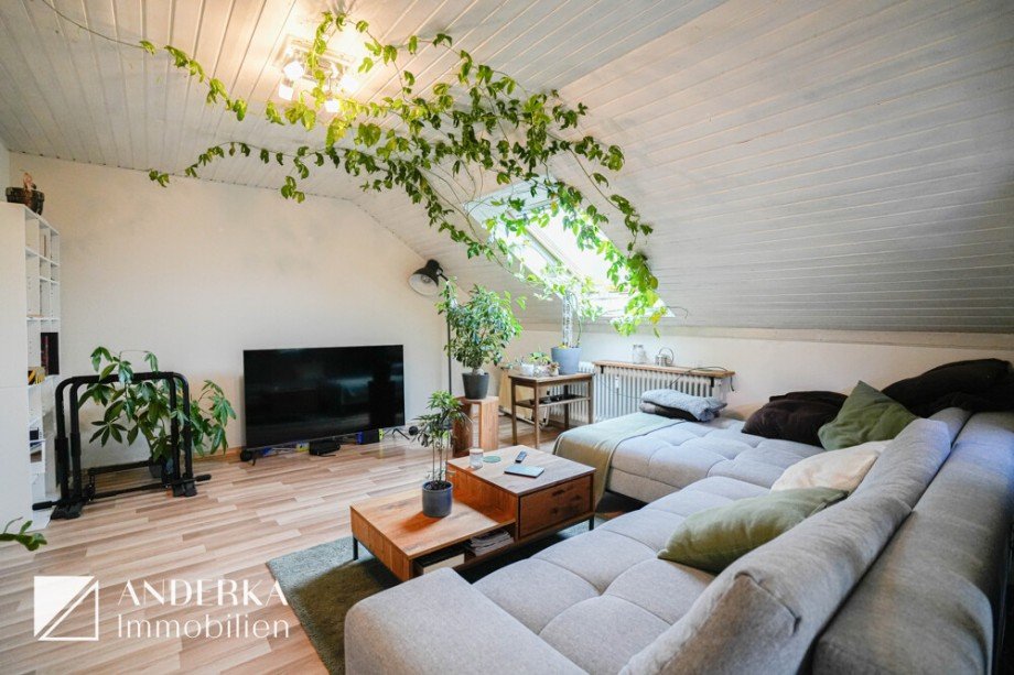 Wohnbereich Dachgeschosswohnung Bibertal / B�hl