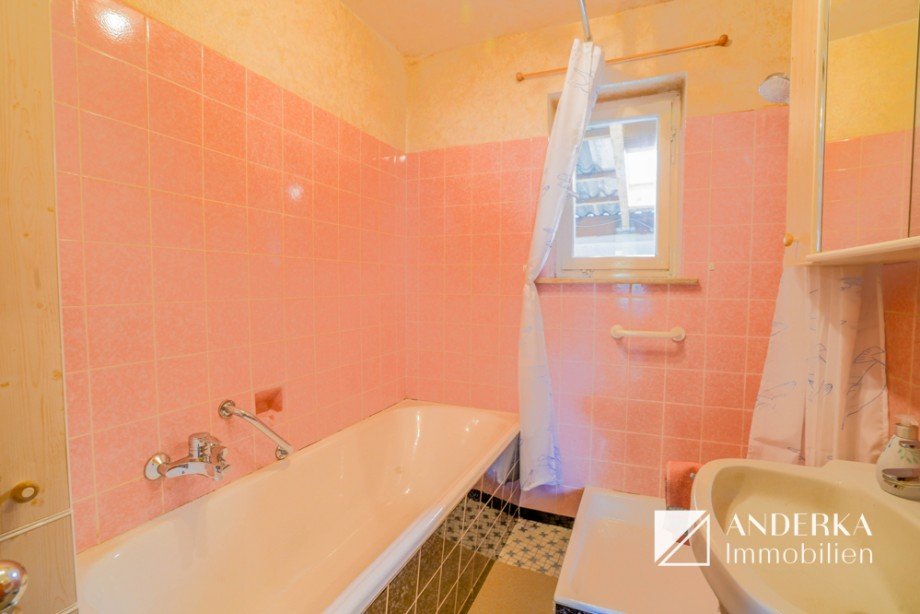 Badezimmer im Erdgeschoss Einfamilienhaus B�chingen an der Brenz