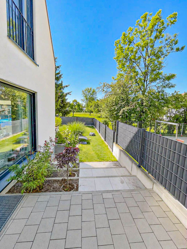 seitliche Terrasse Doppelhaush�lfte G�nzburg / Nornheim