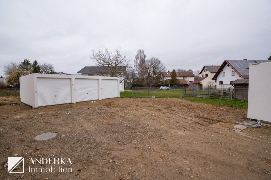 Hof Garagen/Stellpl�tze Dachgeschosswohnung Dietenheim